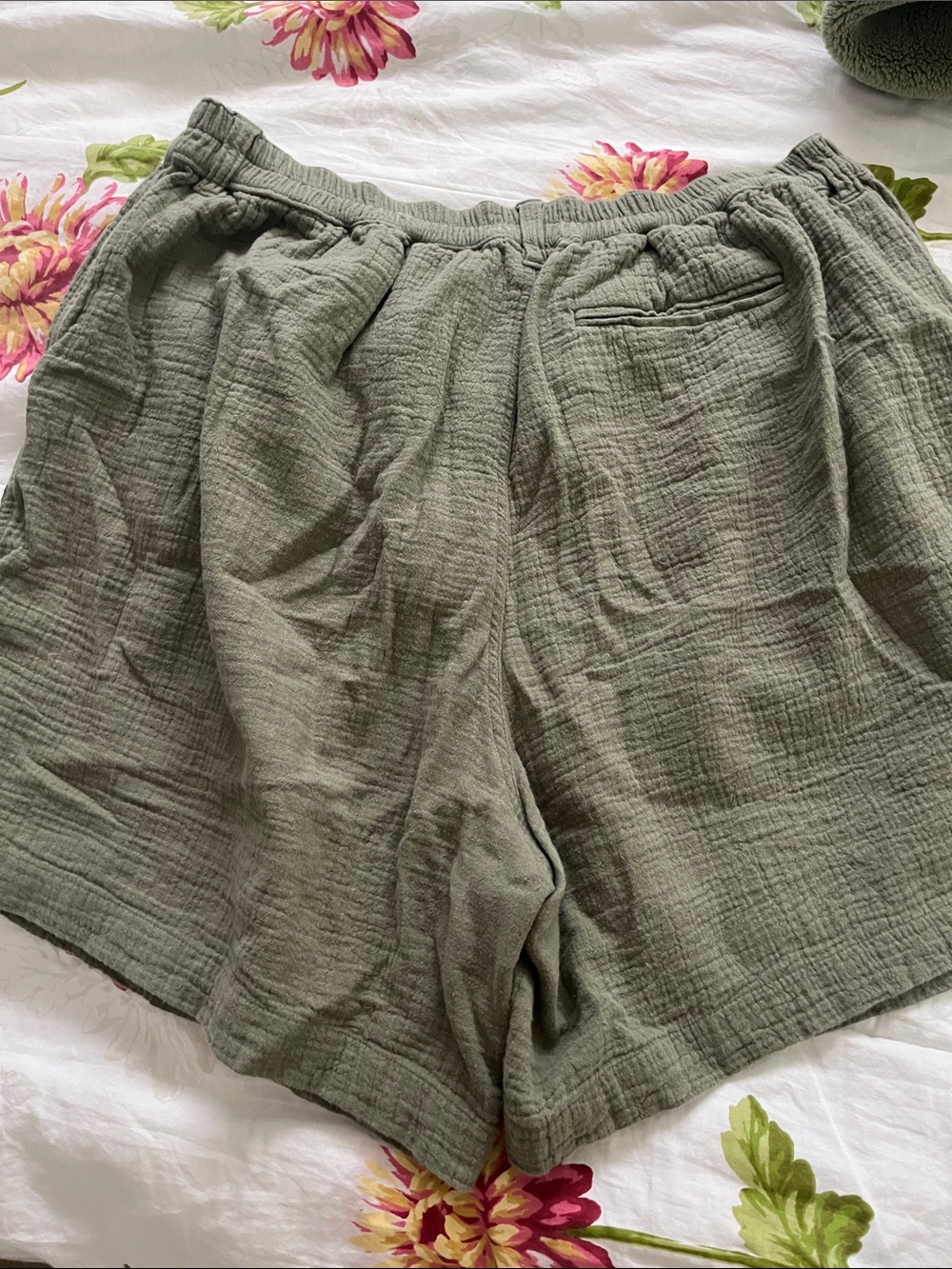 Aerie Day breaker Light Olive Green Women's Relaxed Cotton Shorts - Picture 3 of 5